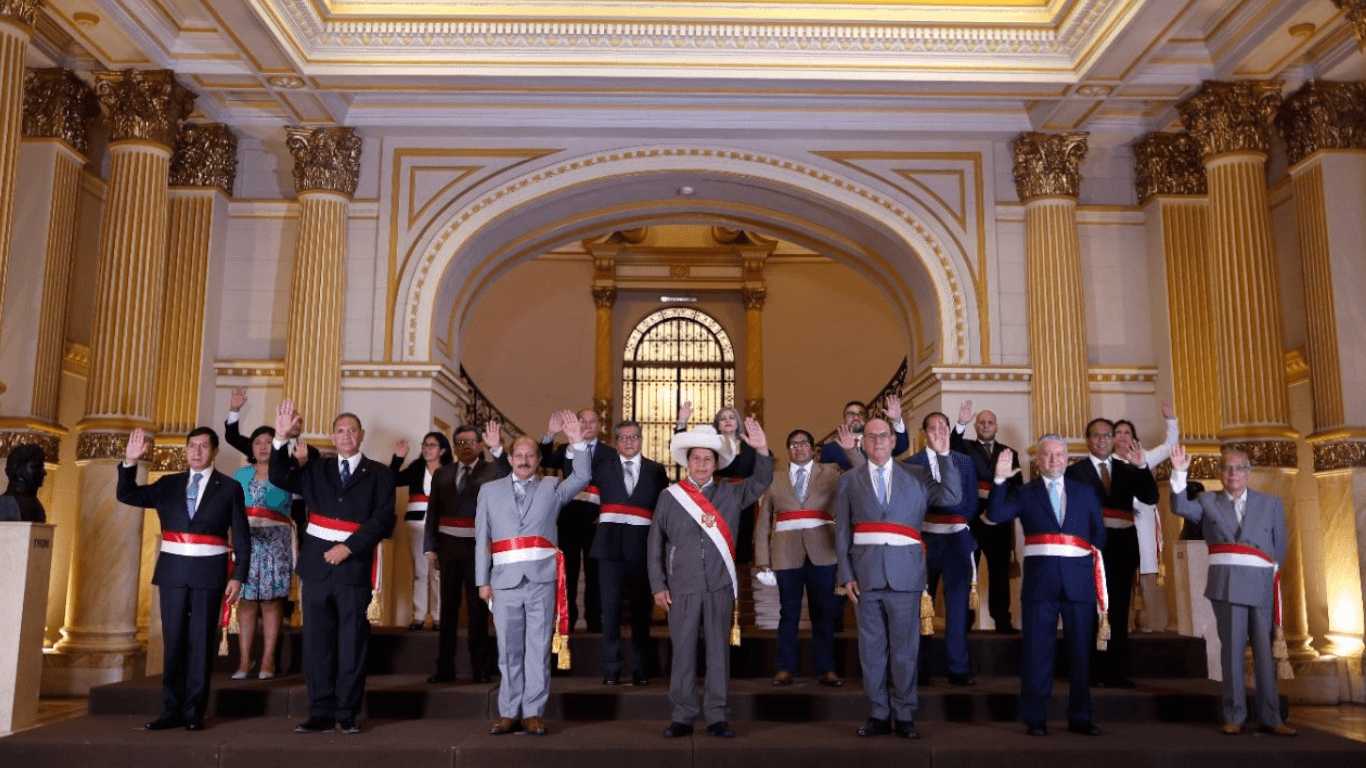 TERCERO. En seis meses, el presidente Pedro Castillo ha nombrado a su tercer presidente del Consejo de Ministros; esta vez liderado por un congresista conservador.