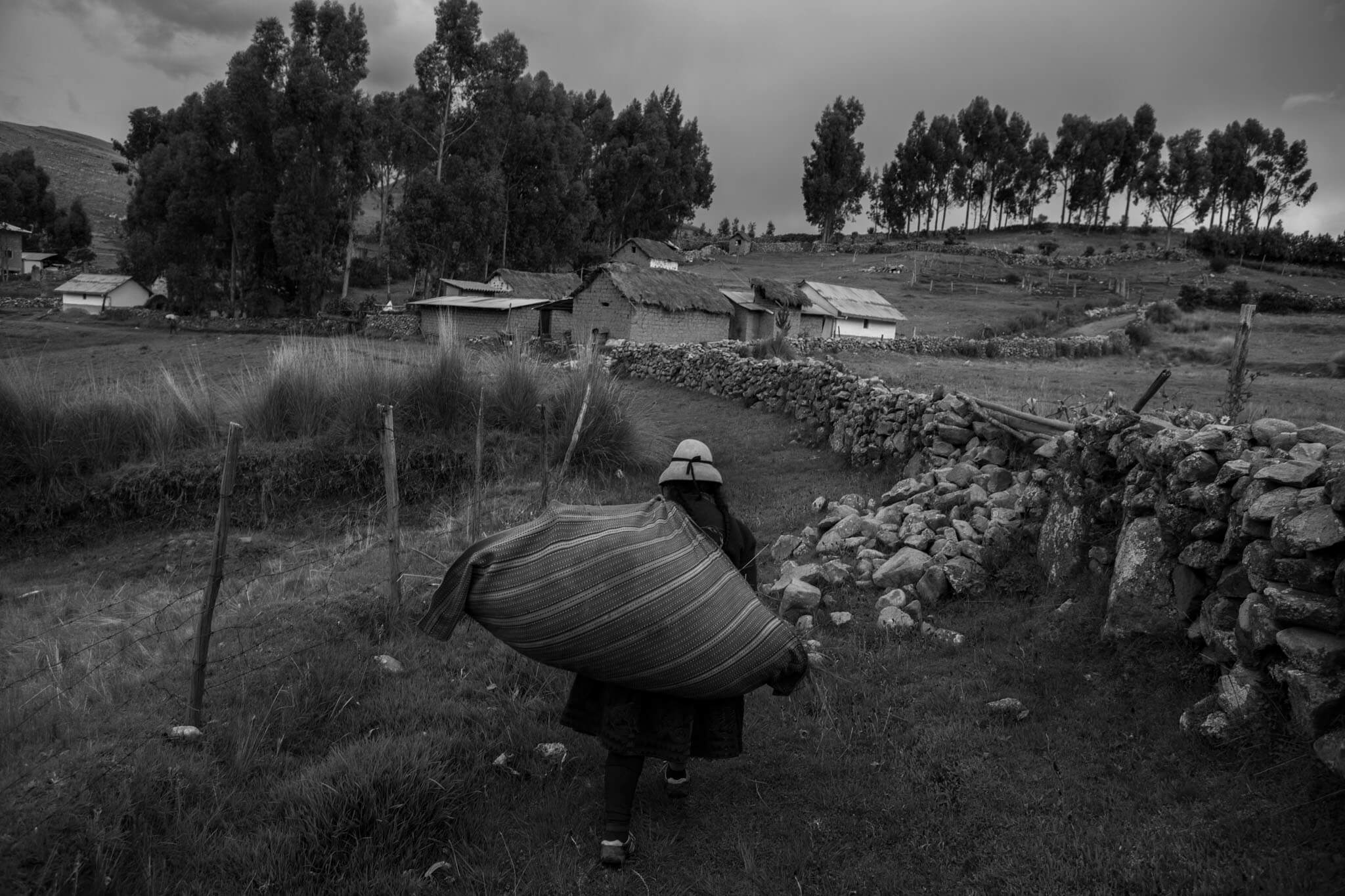 VULNERABLES. Más de la mitad de las mujeres que viven en áreas rurales perdió su trabajo remunerado durante la pandemia.