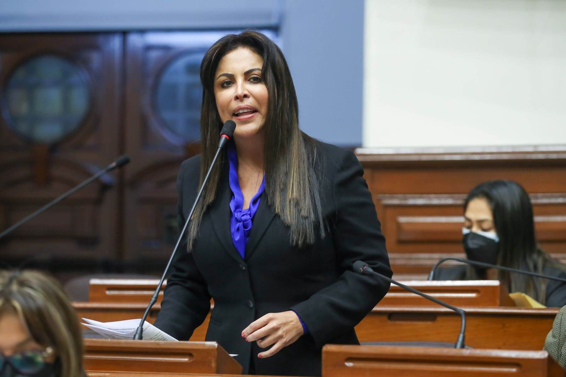 Es cierta la versión de Chirinos acerca de que el presidente Castillo no debió usar la banda presidencial en el Congreso 