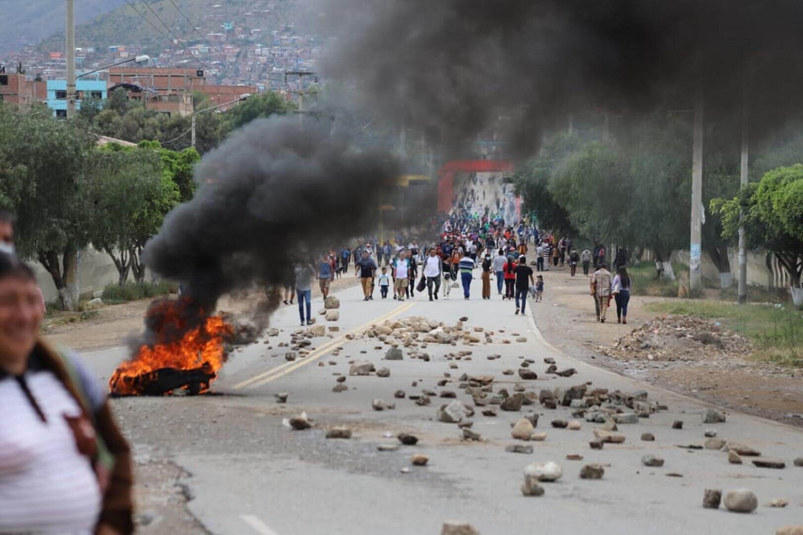 SIN TREGUA. Manifestantes tomaron el puente Huallaga en la carretera Central de Huánuco.