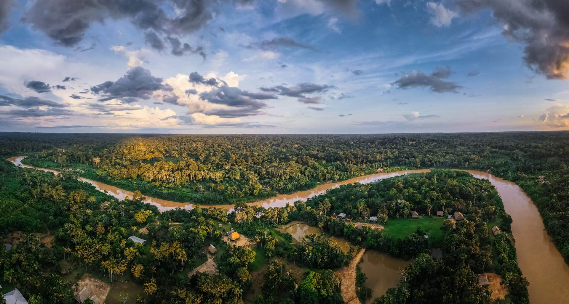 LÍMITES. El río Amonia atraviesa la frontera de Ucayali (Perú) y Acre (Brasil), un territorio habitado por el pueblo asháninka.