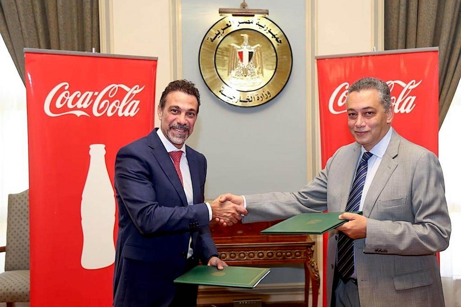 POLÉMICO APOYO. El Embajador egipcio Achraf Ibrahim fue el encargado de presentar a Coca-Cola como  patrocinador de la cumbre.