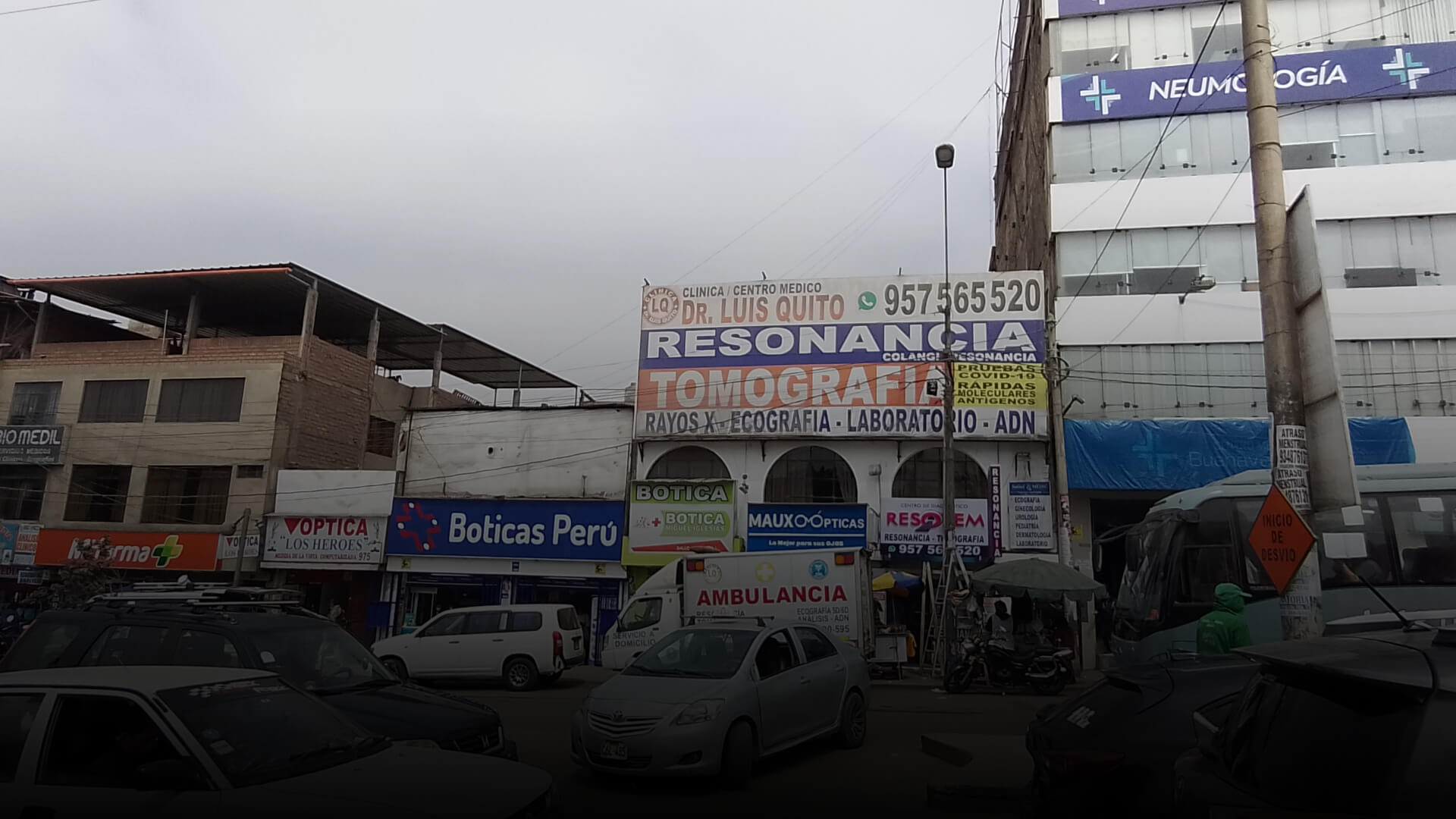 PRESENCIA. Los carteles y locales de Luis Quito se pueden encontrar en varios hospitales de Lima Metropolitana.