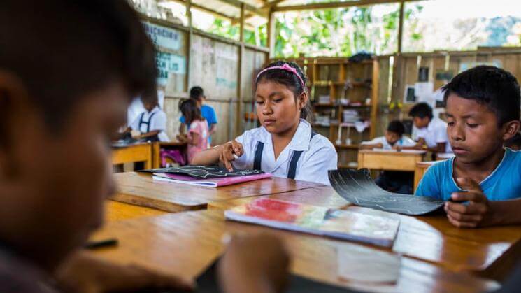 VOLVER. Los estudiantes del colegio Ricardo Palma Soriano de la comunidad Kinkis, en Amazonas, regresaron a las aulas en octubre del 2021.