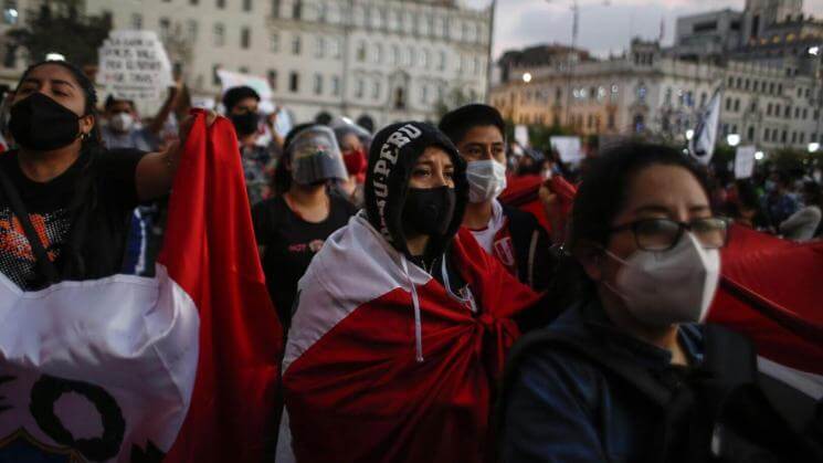 PERMITIDO. Las autoridades han informado que el estado de emergencia no prohíbe la realización de marchas o manifestaciones masivas.