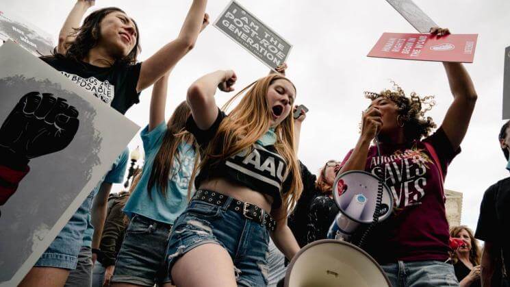 ESTADOS UNIDOS. Manifestantes antiaborto celebran resolución que anula sentencia del caso Roe contra Wade.