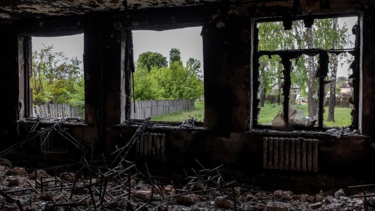 UCRANIA. Los restos carbonizados de una escuela en el pueblo de Bohdanivka, al noreste de Kiev, el mes pasado.