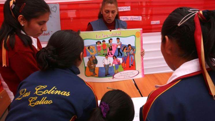 RETROCESO. Diversas entidades y especialistas han denunciado que la Ley 31498 atenta contra el enfoque de género y la educación sexual integral.