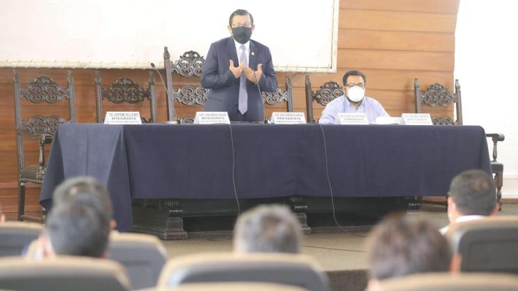 VÍNCULOS. Eduardo Salhuana en un conversatorio sobre propuestas para la elaboración de la Ley de Pequeña Minería y Minería Artesanal.