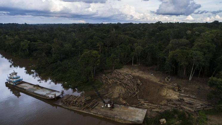 PROBLEMÁTICA. La comercialización de madera y derivados de hidrocarburos han generado conflictos en territorios indígenas y corrupción en el gobierno regional.