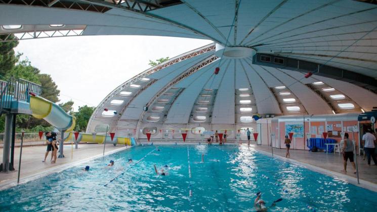 MEDIDAS. Las piscinas públicas de Francia han estado cerrando con más frecuencia para ahorrar energía.