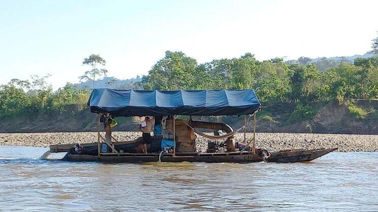 AVANCE. En los últimos años, la frontera de Perú y Ecuador ha sido un punto para el incremento de la extracción ilegal de oro sobre el río Cenepa.