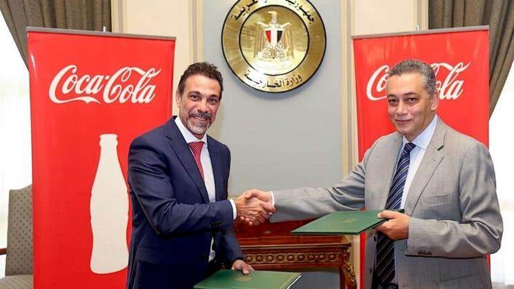 POLÉMICO APOYO. El Embajador egipcio Achraf Ibrahim fue el encargado de presentar a Coca-Cola como  patrocinador de la cumbre.