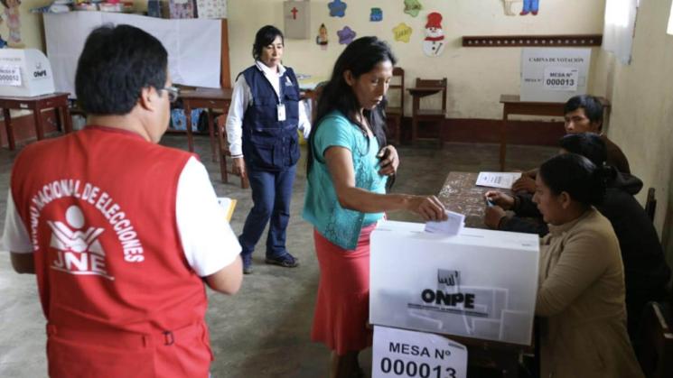 En medio de la agitación que afecta diferentes regiones del país, el Poder Ejecutivo presentó un proyecto de adelanto de elecciones para abril del 2024.