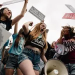 ESTADOS UNIDOS. Manifestantes antiaborto celebran resolución que anula sentencia del caso Roe contra Wade.