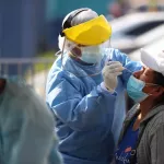 RESPUESTA. El anuncio del inicio de la cuarta ola de covid-19 en Perú es crucial para controlarla, pero requiere de acciones para evitar hospitalizaciones y muertes.