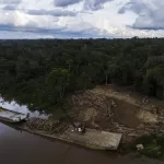 PROBLEMÁTICA. La comercialización de madera y derivados de hidrocarburos han generado conflictos en territorios indígenas y corrupción en el gobierno regional.