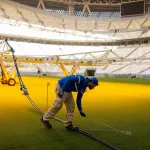 INFRAESTRUCTURA. Qatar construyó ocho nuevos estadios con canchas cubiertas de césped trasladado en avión desde EE.UU.