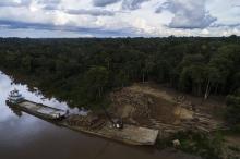 PROBLEMÁTICA. La comercialización de madera y derivados de hidrocarburos han generado conflictos en territorios indígenas y corrupción en el gobierno regional.