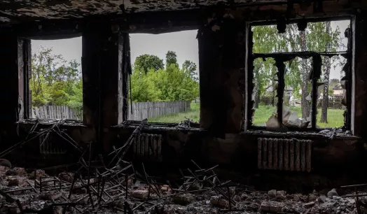 UCRANIA. Los restos carbonizados de una escuela en el pueblo de Bohdanivka, al noreste de Kiev, el mes pasado.