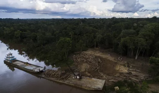 PROBLEMÁTICA. La comercialización de madera y derivados de hidrocarburos han generado conflictos en territorios indígenas y corrupción en el gobierno regional.