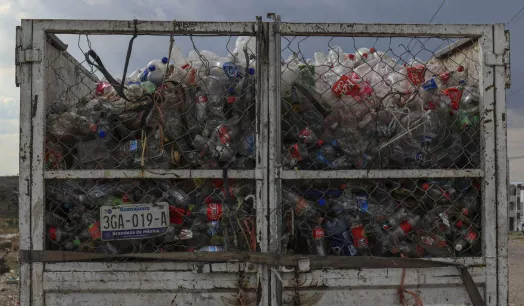 RECICLAJE PENDIENTE. Del 2018 a la fecha Coca Cola ha triplicado la producción de botellas de plástico, según Break Free From Plastic..