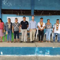 DIÁLOGO. Al centro está Marco Orellana, junto con líderes kichwas de la comunidad de Nuevo Andoas, donde se encuentra parte del Lote 192.