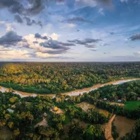 LÍMITES. El río Amonia atraviesa la frontera de Ucayali (Perú) y Acre (Brasil), un territorio habitado por el pueblo asháninka.