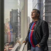 CONFIANZA. Con importantes gastos en nuevas adquisiciones, Joan Laporta espera que el eventual éxito en el campo de juego lo ayude a mejorar los ingresos del club.