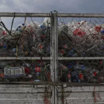 RECICLAJE PENDIENTE. Del 2018 a la fecha Coca Cola ha triplicado la producción de botellas de plástico, según Break Free From Plastic..