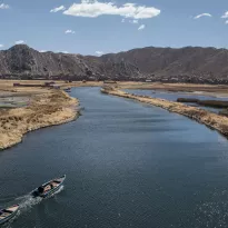 El mercurio llega a Perú desde Bolivia.