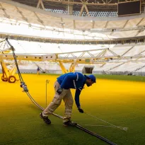 INFRAESTRUCTURA. Qatar construyó ocho nuevos estadios con canchas cubiertas de césped trasladado en avión desde EE.UU.