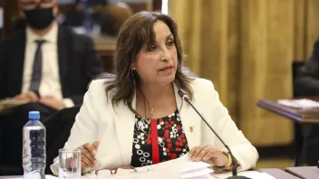 Es falsa la versión de Dina Boluarte acerca de que su primera ministra de Educación renunció por motivos familiares